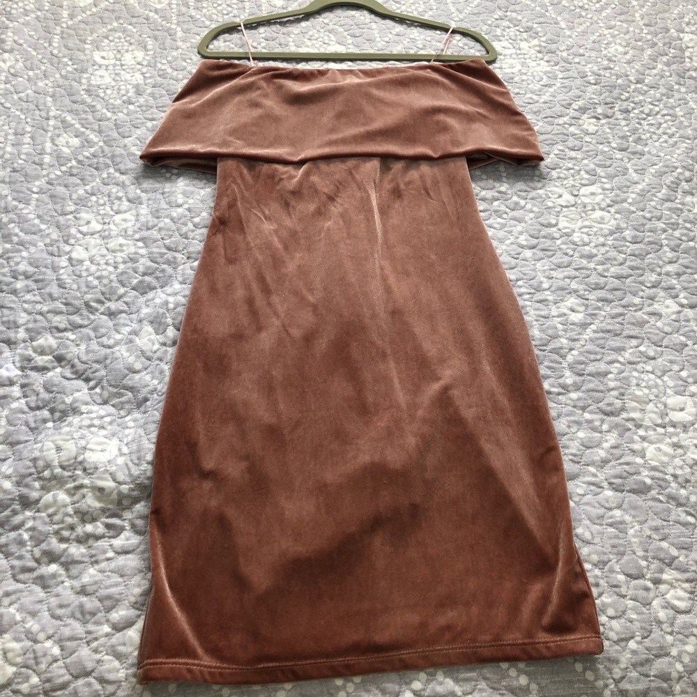 Gianni Bini off the shoulder velvet dress
